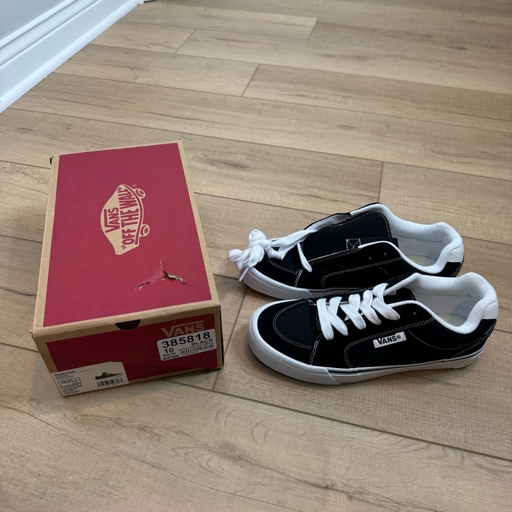 New In Box Vans Chukka Push Black White Size 10